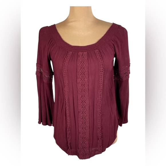 Socialite Burgundy Lace Top‎ Size Small - Picture 1 of 9